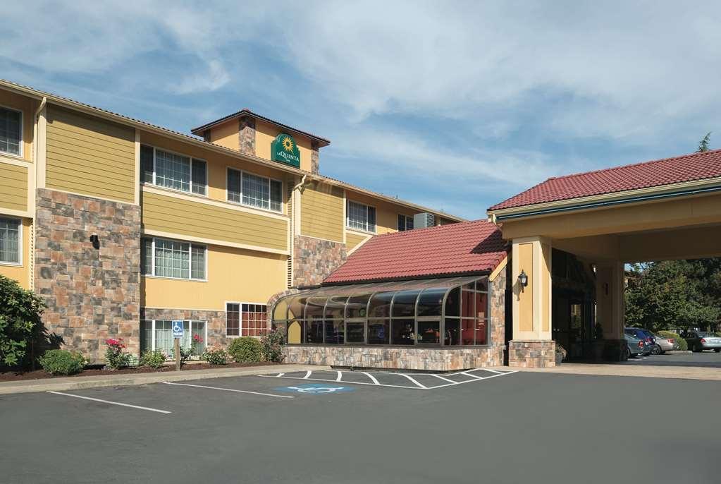 Best Western Plus Parkway Inn Уилсонвилл Экстерьер фото