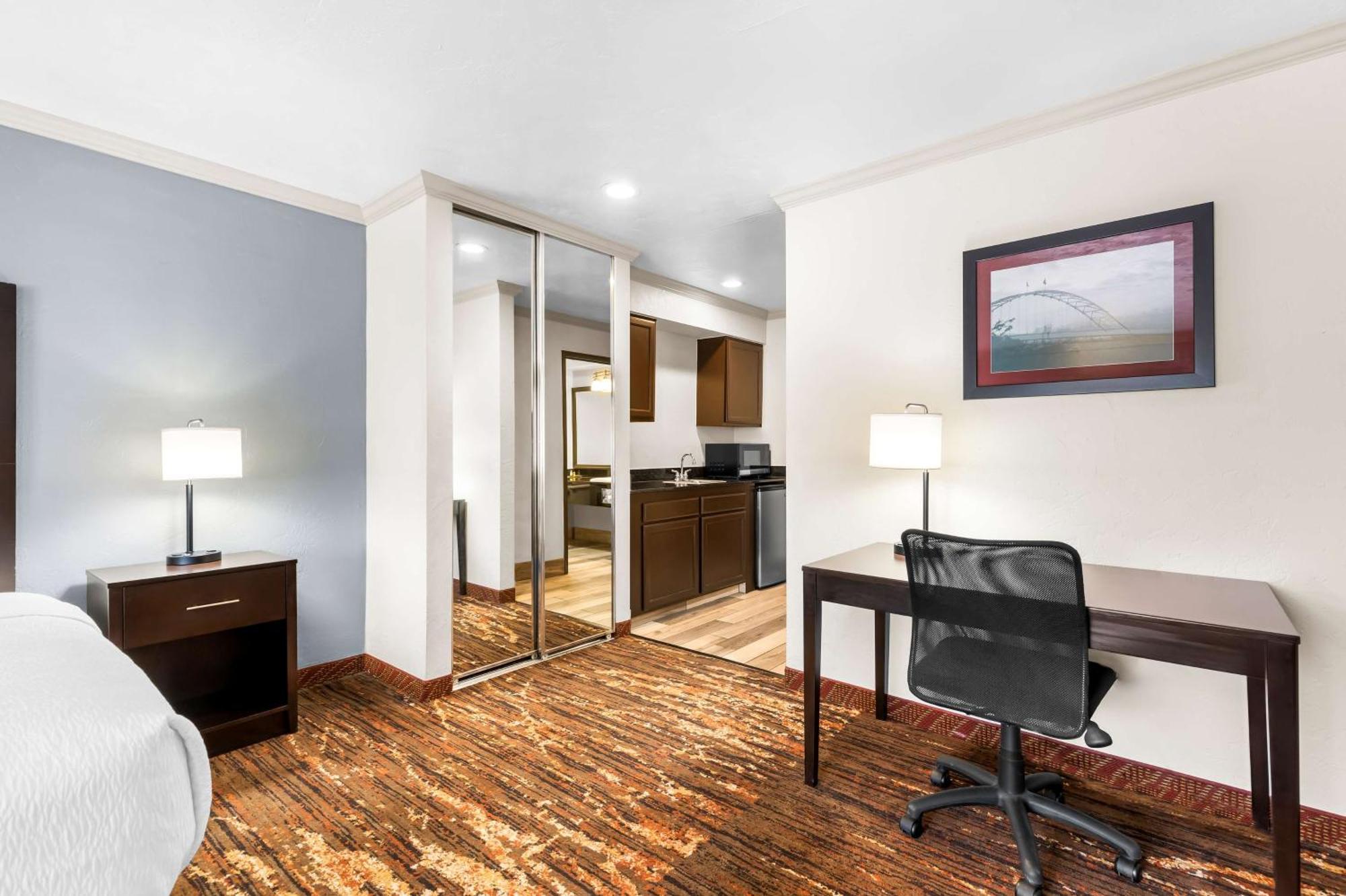 Best Western Plus Parkway Inn Уилсонвилл Экстерьер фото