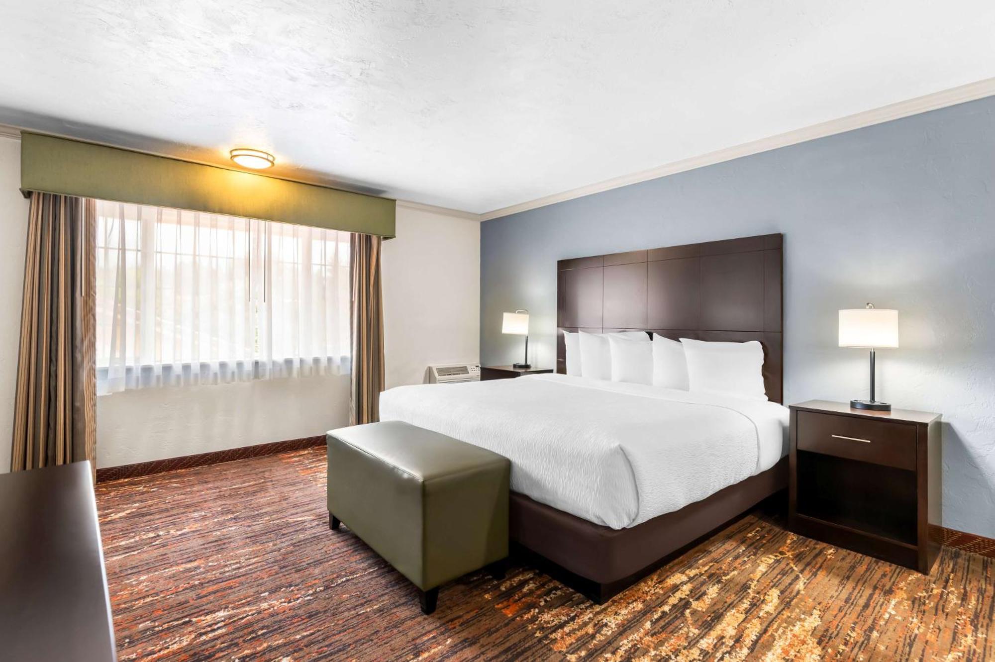 Best Western Plus Parkway Inn Уилсонвилл Экстерьер фото