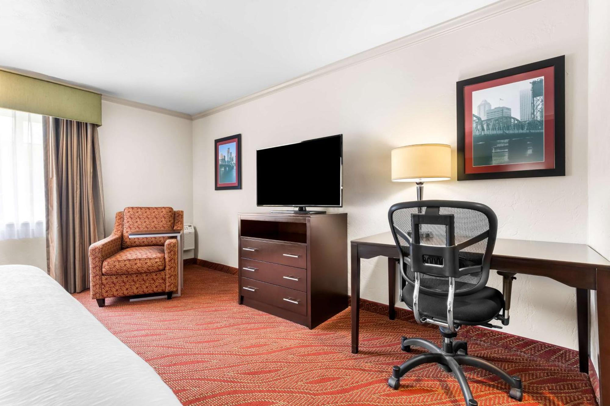 Best Western Plus Parkway Inn Уилсонвилл Экстерьер фото